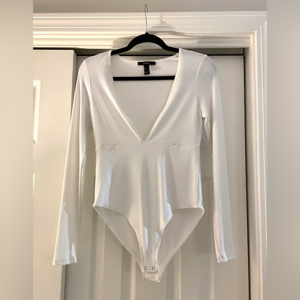 Forever 21 Long Sleeve Ribbed Deep V-Neck Bodysuit, White, Size M, EUD